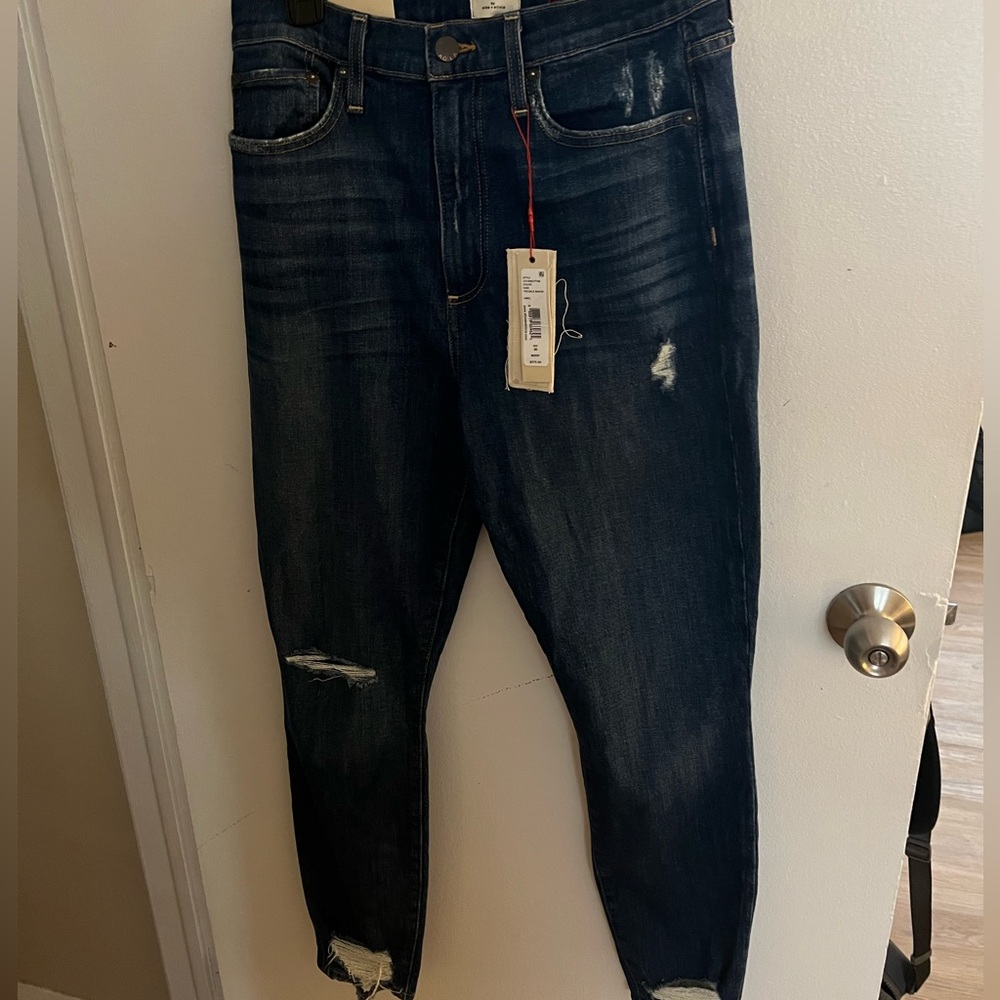 AO.LA by Alice and Olivia